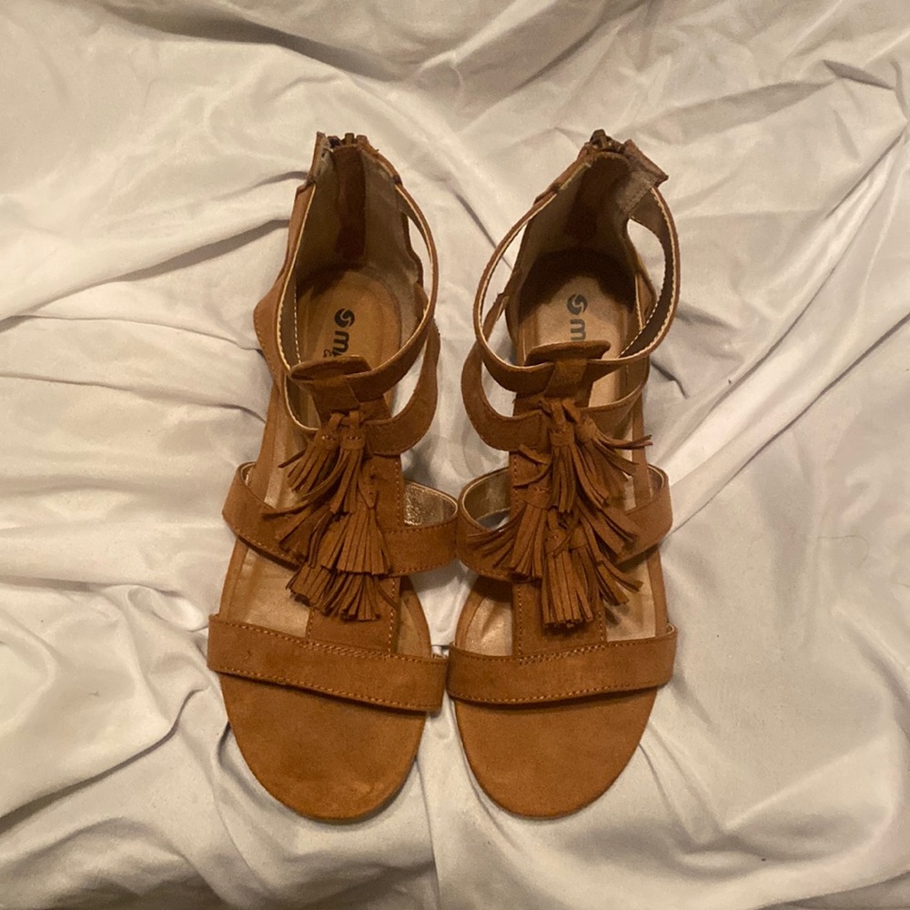 3 for $15 Makalu sandals size 8